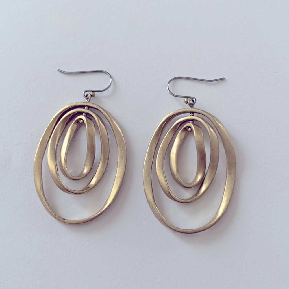 EARRINGS, gold tone, costume dangling